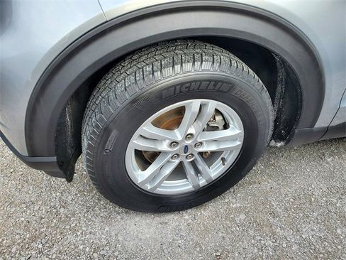Used 2020 Ford Explorer XLT image 6