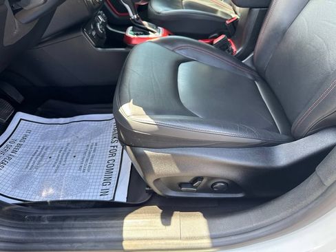 Used 2022 Jeep Renegade Trailhawk AWD/4WD image 30