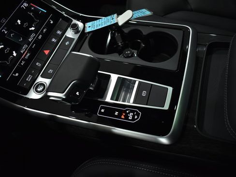 Used 2025 Audi Q8 Premium AWD/4WD image 24