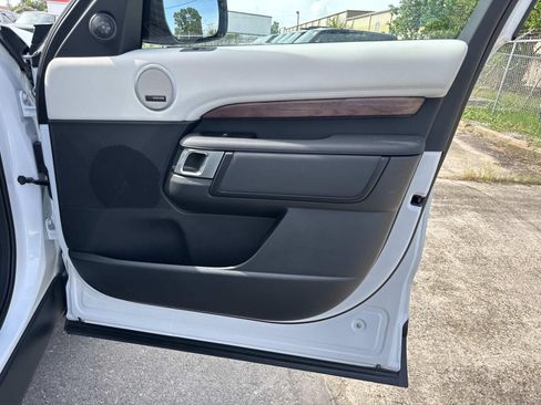 Used 2025 Land Rover Discovery S AWD/4WD image 13