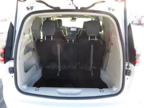 Used 2024 Chrysler Pacifica Limited w/ Trailer Tow Group image 10