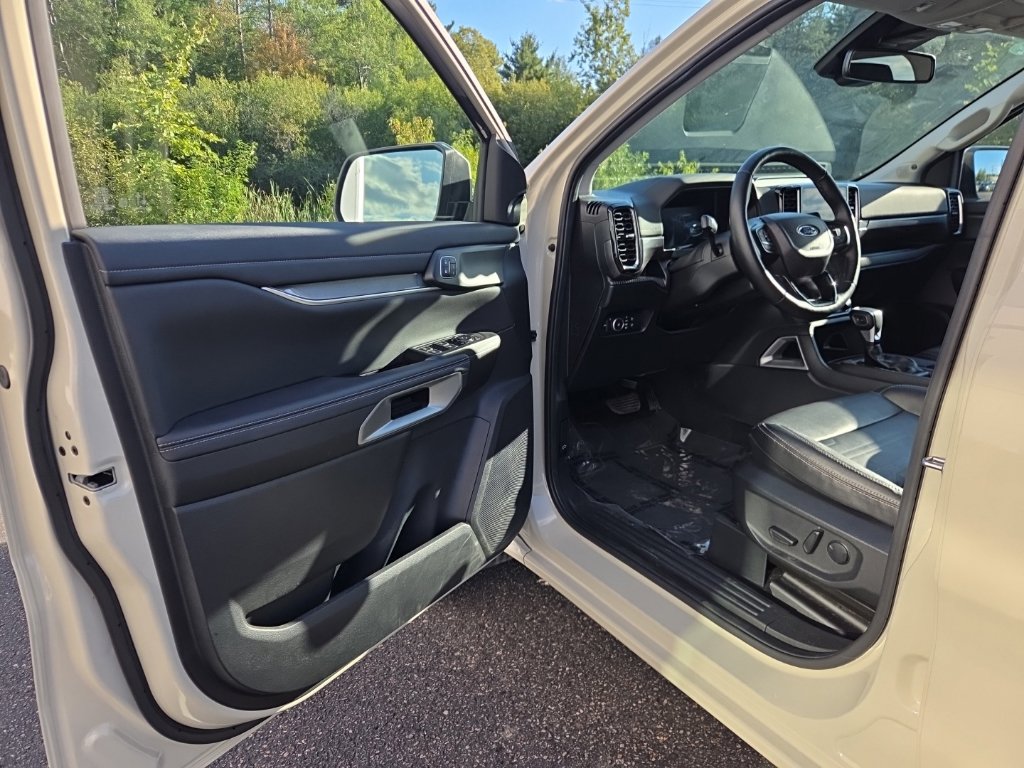 Used 2025 Ford Ranger Lariat w/ FX4 Off-Road Package AWD/4WD image 10