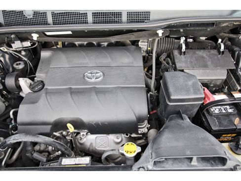 Used 2015 Toyota Sienna Limited Premium FWD image 33