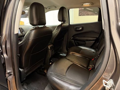 Used 2019 Jeep Compass Latitude w/ Cold Weather Group AWD/4WD image 16