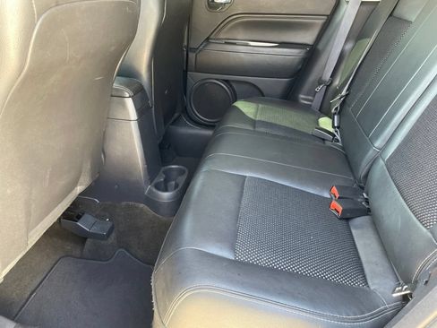 Used 2016 Jeep Compass Latitude FWD image 17