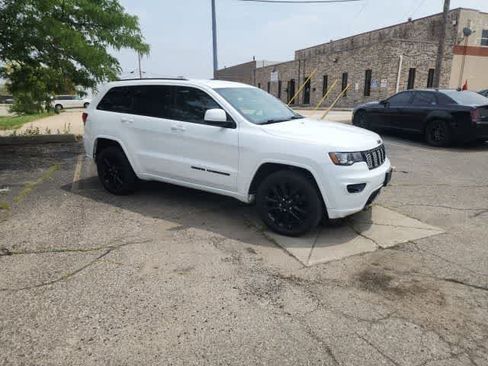 Certified 2018 Jeep Grand Cherokee Altitude AWD/4WD image 9