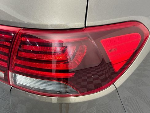 Used 2019 Kia Sorento LX image 35