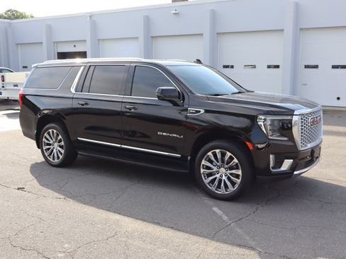 Used 2022 GMC Yukon XL Denali AWD/4WD image 14