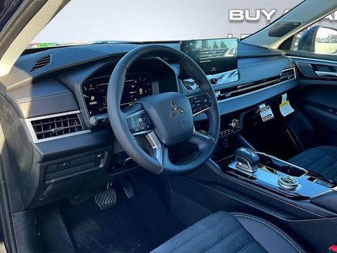New 2025 Mitsubishi Outlander SE image 6