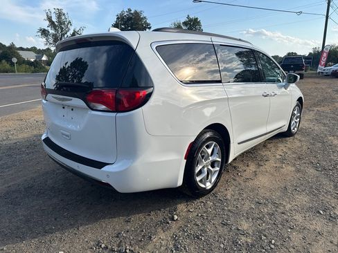 Used 2017 Chrysler Pacifica Touring-L w/ Tire & Wheel Group image 6