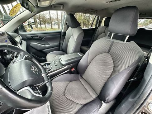 Used 2024 Toyota Highlander LE image 20