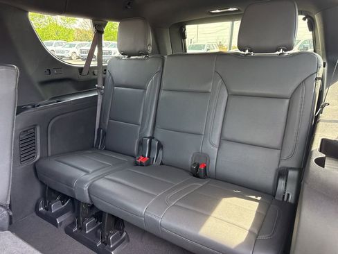 Used 2025 Chevrolet Suburban Z71 AWD/4WD image 13
