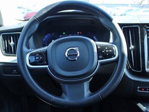 Used 2025 Volvo XC60 B5 Plus image 23