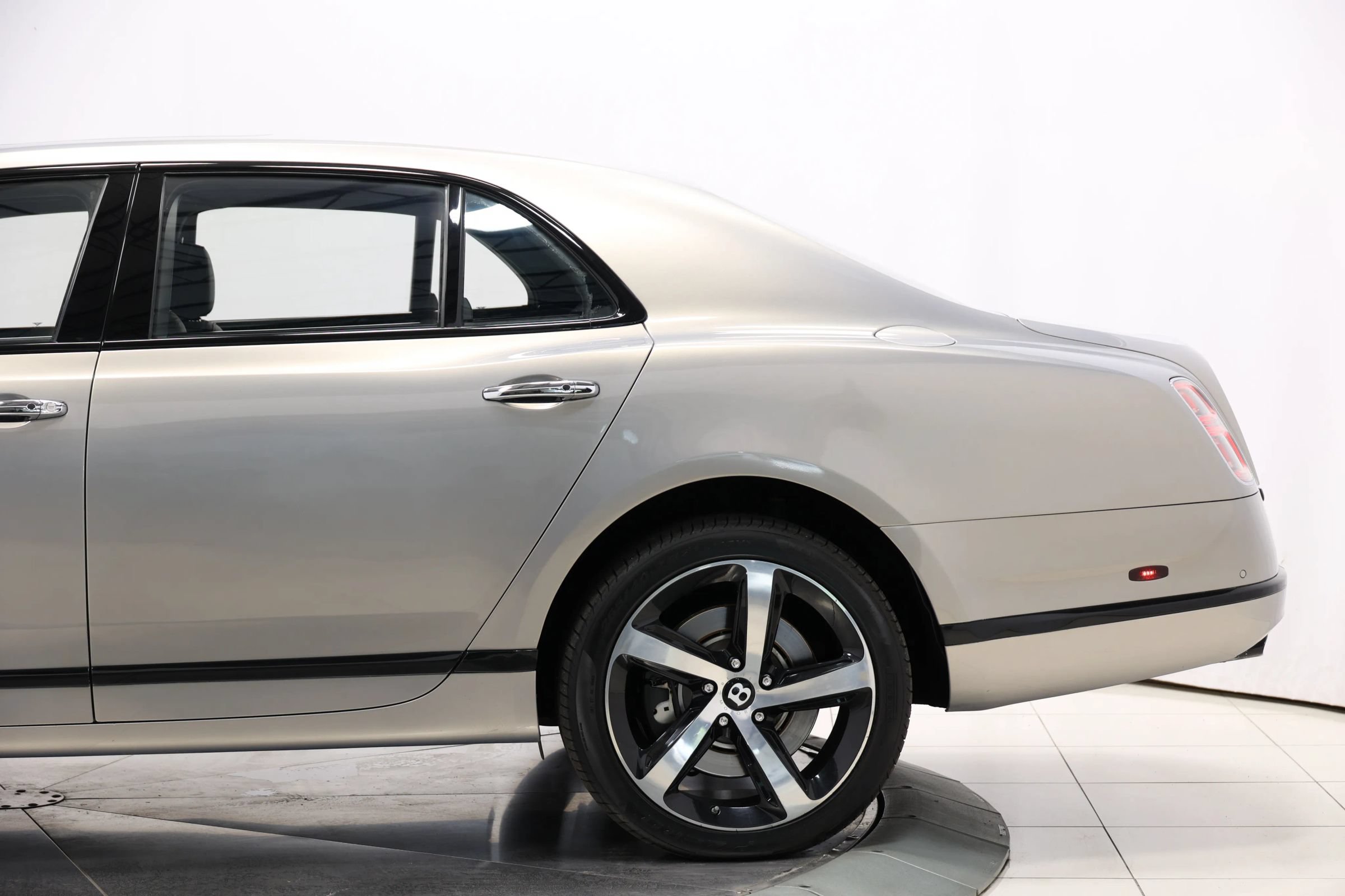 Used 2018 Bentley Mulsanne RWD image 10