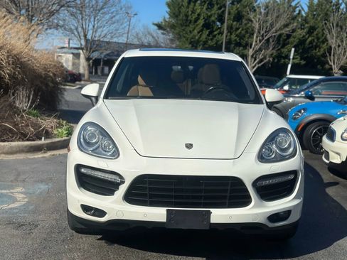 Used 2011 Porsche Cayenne Turbo image 3