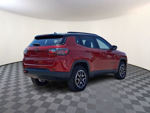 Used 2025 Jeep Compass Trailhawk w/ Trailhawk Elite Group AWD/4WD image 5