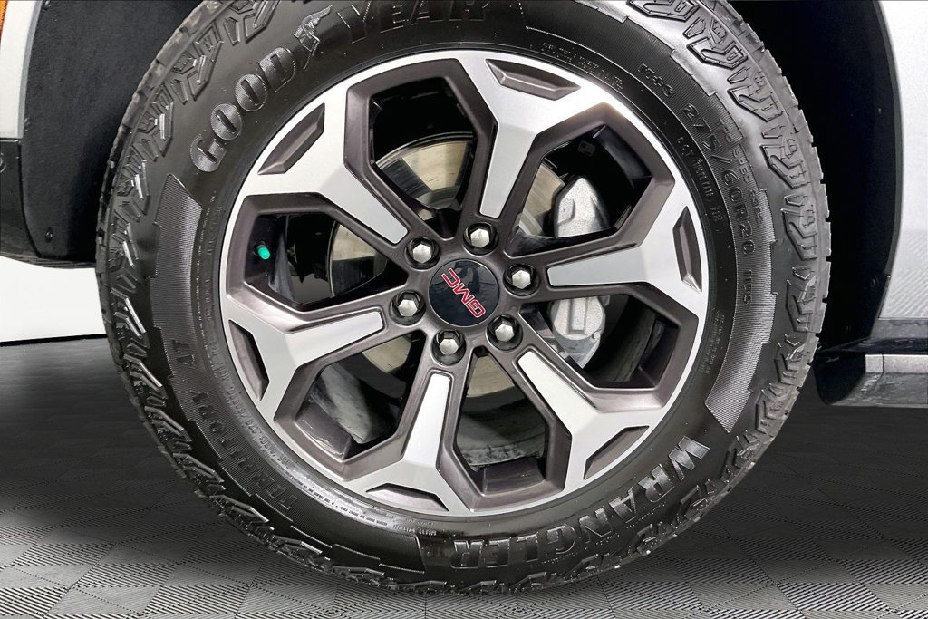 Used 2025 GMC Yukon AT4 Ultimate w/ LPO, Floor Liner Package AWD/4WD image 30