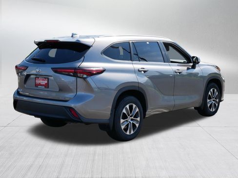 Certified 2025 Toyota Highlander XLE AWD/4WD image 7