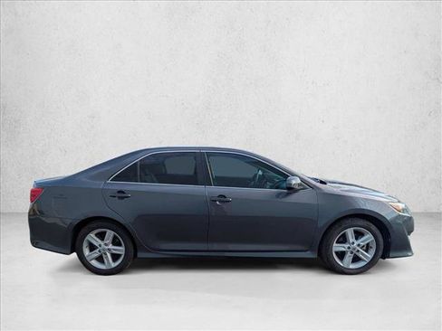 Used 2012 Toyota Camry SE FWD image 4