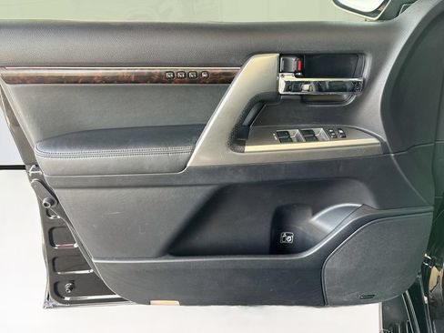 Used 2015 Toyota Land Cruiser AWD/4WD image 25