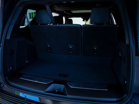 Used 2023 Cadillac Escalade Premium Luxury AWD/4WD image 54