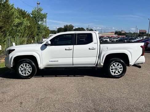 Used 2025 Toyota Tacoma SR5 RWD image 9