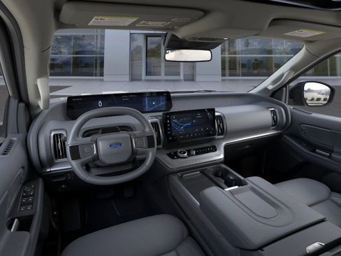 New 2025 Ford Expedition Active image 6