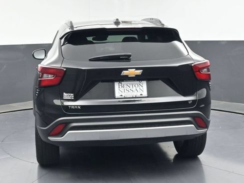 Used 2025 Chevrolet Trax LT w/ LT Convenience Package FWD image 40