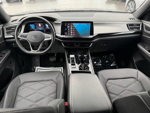 Used 2024 Volkswagen Atlas Cross Sport SE image 19