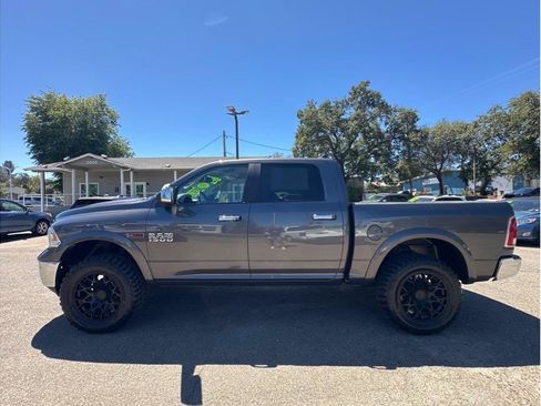 Used 2018 RAM 1500 Laramie w/ Convenience Group AWD/4WD image 4