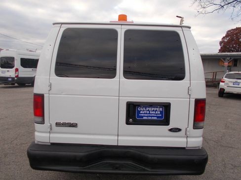 Used 2014 Ford E-250 and Econoline 250 w/ Power Group image 4