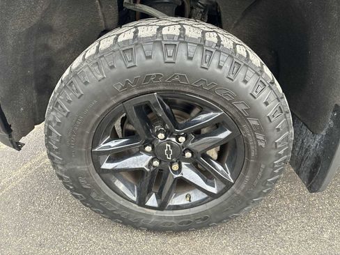 Used 2020 Chevrolet Silverado 1500 LT Trail Boss image 33