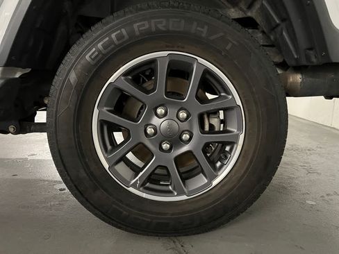 Used 2020 Jeep Gladiator Overland AWD/4WD image 14