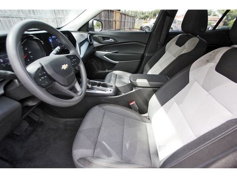 Used 2025 Chevrolet Trax LS w/ LS Convenience Package FWD image 15