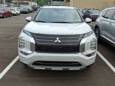 Used 2022 Mitsubishi Outlander SE FWD image 2