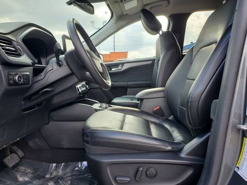 Used 2023 Ford Escape Platinum image 4