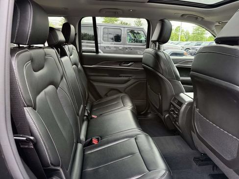 Used 2024 Jeep Grand Cherokee Limited AWD/4WD image 16
