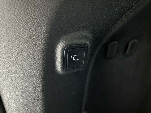 Used 2019 Jeep Cherokee Limited w/ Luxury Group AWD/4WD image 36