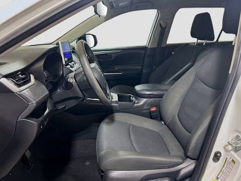 Used 2024 Toyota RAV4 LE FWD image 17