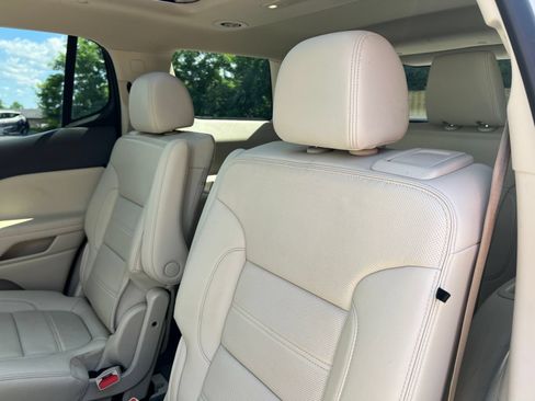 Used 2023 GMC Acadia Denali w/ Denali Ultimate Package AWD/4WD image 5