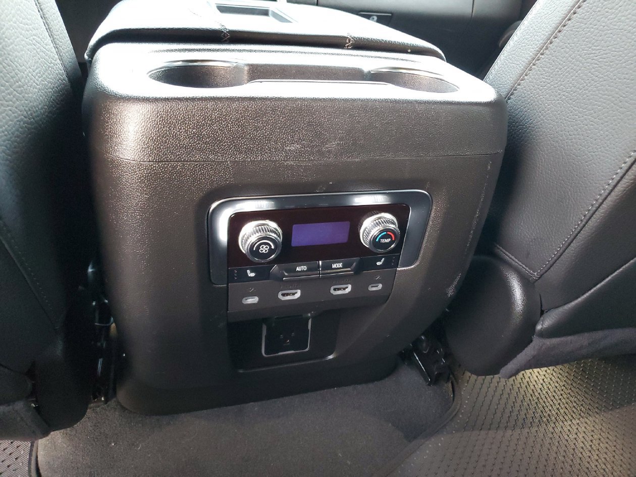 Used 2024 GMC Yukon Denali w/ Advanced Technology Package AWD/4WD image 15