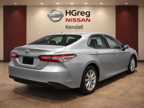 Used 2021 Toyota Camry LE FWD image 3