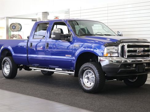 Used 2003 Ford F350 XLT image 2