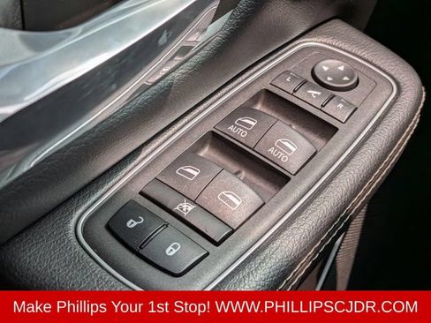 Used 2024 RAM 1500 Laramie AWD/4WD image 24