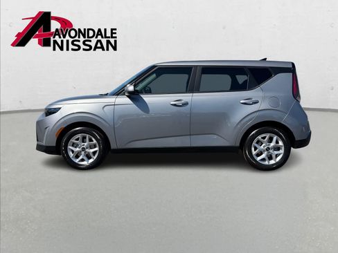 Used 2025 Kia Soul LX image 3