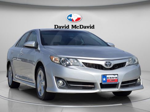 Used 2012 Toyota Camry SE FWD image 7