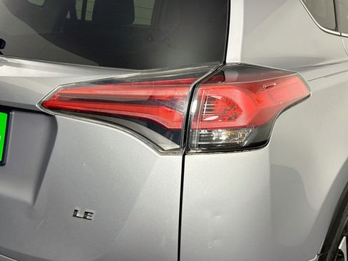 Used 2017 Toyota RAV4 LE FWD image 33