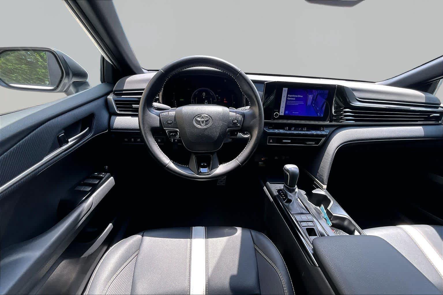 Used 2025 Toyota Camry SE FWD image 6