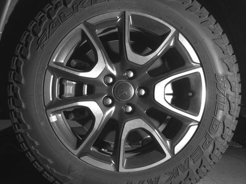 Used 2025 Jeep Compass Trailhawk AWD/4WD image 12