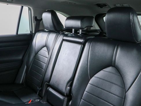 Used 2022 Toyota Highlander XLE FWD image 25